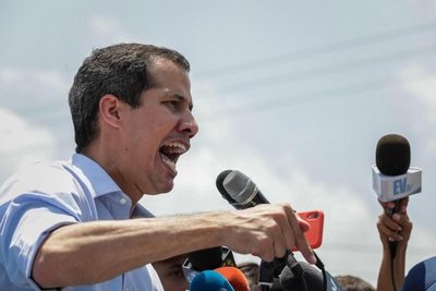 Guaidó llama “cínico” a Maduro por adelantar elecciones parlamentarias - Internacionales - ABC Color