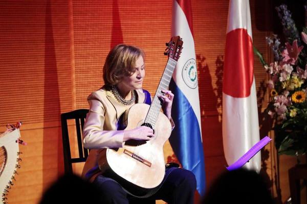 Presentación de Berta Rojas en Japón 100 años de relacionamiento | .::Agencia IP::.