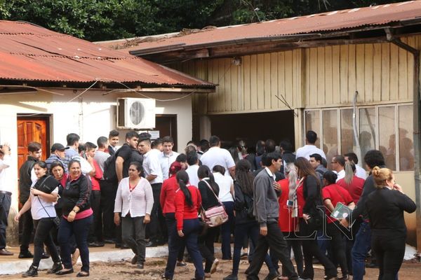 Desvinculan a 400 funcionarios de municipalidad esteña