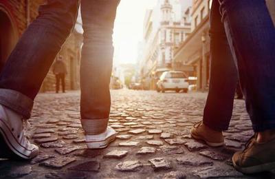 Las personas que caminan rápido viven más que las que andan lento por la calle - C9N