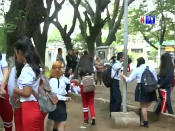 Expulsan a alumnos del Colegio Nacional de la Capital tras toma