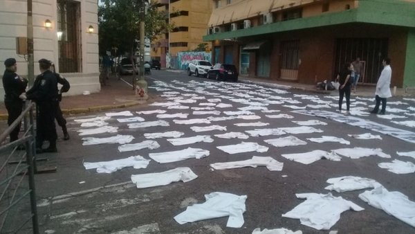Vetan parcialmente jubilación de médicos - 730am - ABC Color