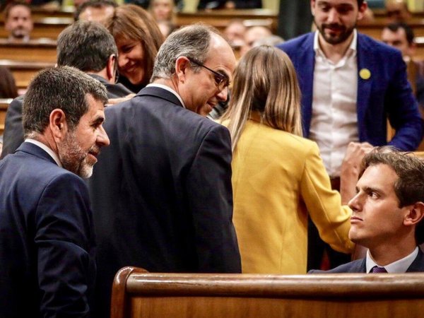 Parlamento español se inaugura con gresca y augura una legislatura tensa