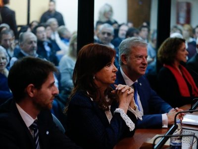 Justicia cree que los Kirchner fueron "jefes" de una asociación delictiva