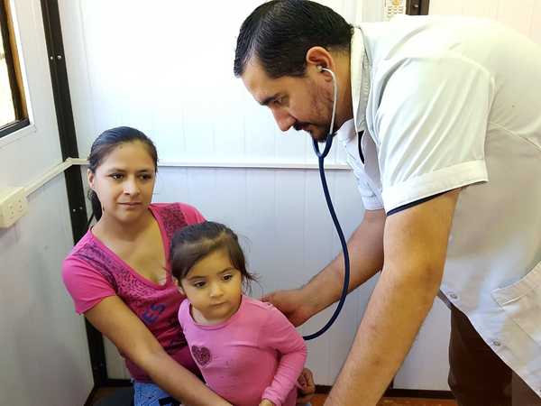 Gobierno paraguayo veta parcialmente mejoras en pensiones de médicos