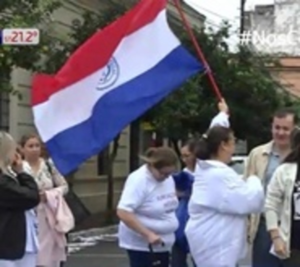 Médicos realizarán huelga tras veto parcial a jubilación  - Paraguay.com