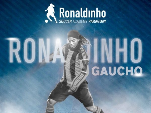 Ronaldinho llega al país para inaugurar su Clínica de Fútbol
