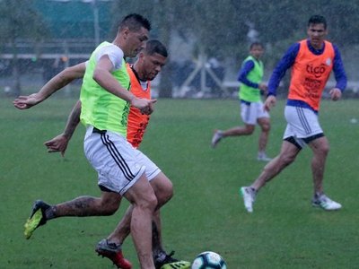La Albirroja sigue preparándose