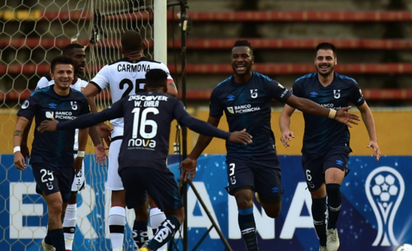 HOY / Le asesta una soberana goleada y prácticamente define la serie
