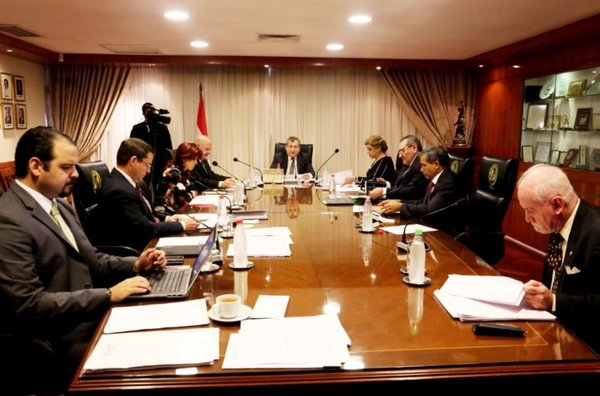 Por mayoría “cantada”, Corte eligió ayer a Segovia como titular del MDP - Edicion Impresa - ABC Color