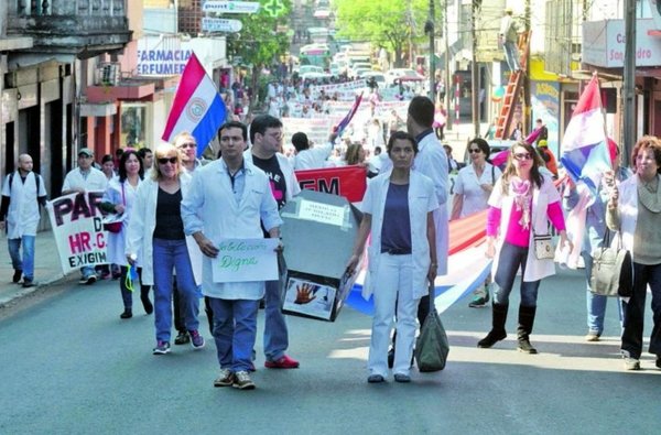 Jubilación de médicos recibe veto parcial del Poder Ejecutivo y vuelve al Congreso - Edicion Impresa - ABC Color