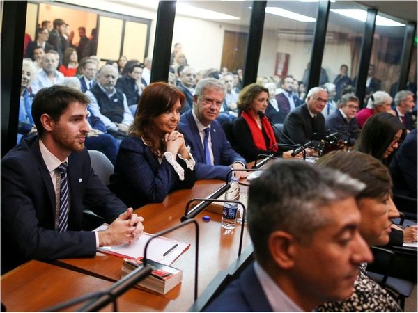 Comenzó primer juicio por corrupción contra Cristina Fernández en Argentina