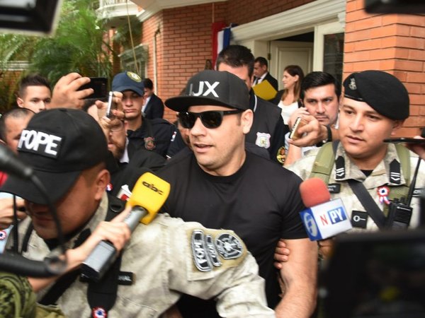 Cucho dice que quieren envenenarle y culpa al entorno del presidente