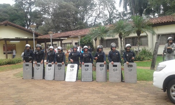 Anuncian quiebra técnica de comuna para despedir a 850 funcionarios - ADN Paraguayo