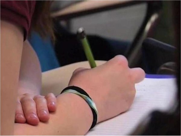 Director pidió sexo a alumna a cambio de hacerle pasar de curso
