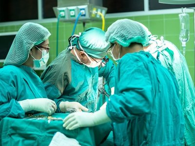 Implantan un corazón artificial a una niña de 10 años en Colombia