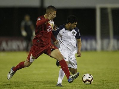 Cecilio marca un golazo, pero Independiente cae sorpresivamente