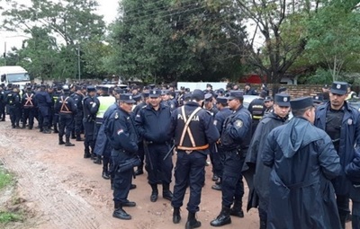 Policía ejecuta desalojo en Mariano