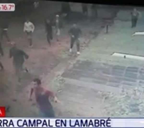 Enfrentamiento entre barras en pleno funeral - Paraguay.com