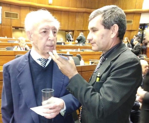 Diputados condecora al sacerdote jesuita Jesús Montero Tirado » Ñanduti