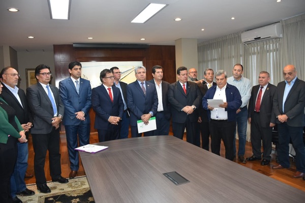 Nicanor dispone cambios en jefaturas claves de la EBY - ADN Paraguayo