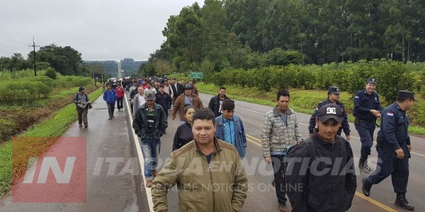 YERBATEROS INICIAN TERCERA JORNADA DE MOVILIZACIÓN EN CRUCE STA. CLARA.