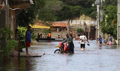 HOY / Crecida del río no da tregua y pilarenses anhelan que se haga realidad defensa costera