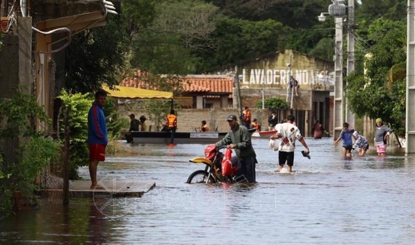 HOY / Crecida del río no da tregua y pilarenses anhelan que se haga realidad defensa costera