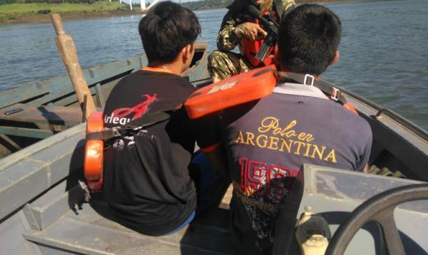 POR 150 REALES HASTA MENORES DE EDAD LLEVAN MARIHUANA POR EL RÍO PARANÁ