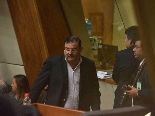 Diputados retira los fueros al colorado Tomás Rivas
