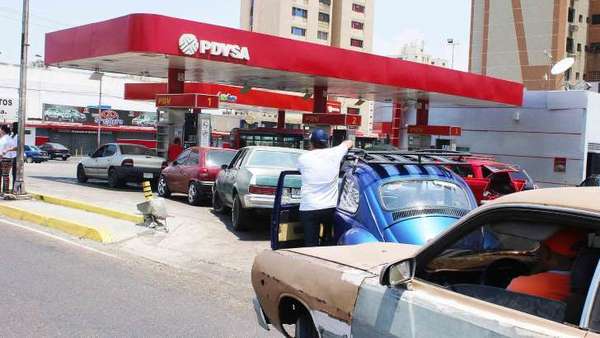 Venezuela sin gasolina ni dinero y suspenden clases - ADN Paraguayo