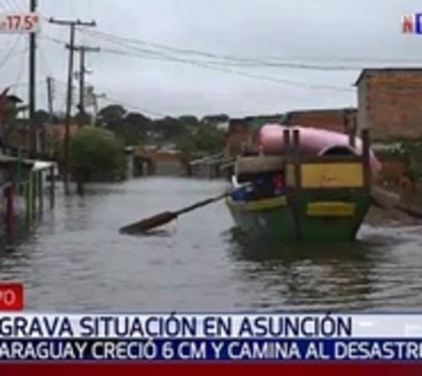 El desolador panorama de los poblados inundados en barrio Santa Ana - Paraguay.com