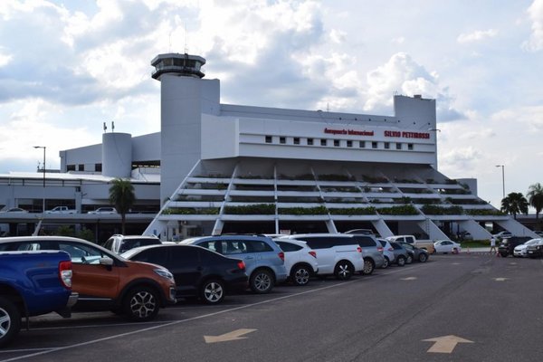 Quejas contra estacionamiento del aeropuerto - Nacionales - ABC Color