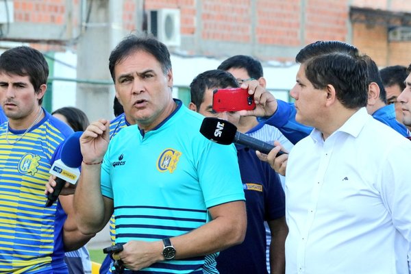 Celso Ayala ya no es DT de Capiatá