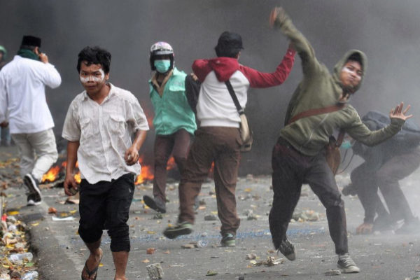 Indonesia: Al menos 6 muertos en los disturbios tras reelección del presidente » Ñanduti