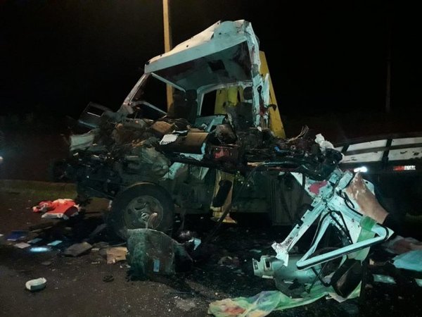 Camionero muere en brutal accidente rutero - Nacionales - ABC Color