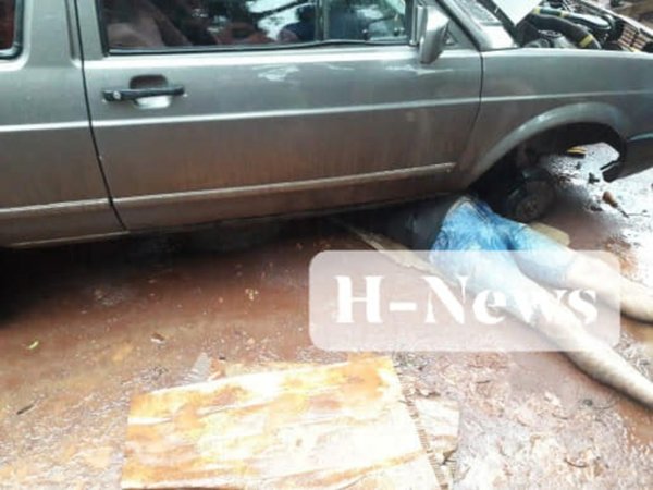 Mecánico murió aplastado por un auto que estaba reparando