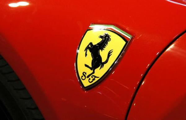 Se hace pasar por un comprador y roba un Ferrari de más de 2 millones de dólares - C9N