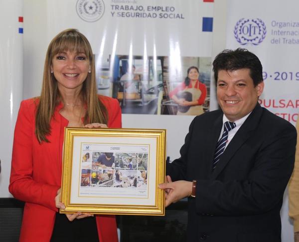 Presentan estampilla conmemorativa por los 100 años de la OIT » Ñanduti