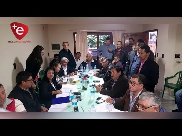 GOBERNACIÓN, MUNICIPIOS Y M.O.P.C RENUEVAN ACUERDO PARA MANTENIMIENTO DE CAMINOS RURALES
