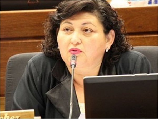 Esmérita Sánchez trata de "madrina de escraches" a Kattya González