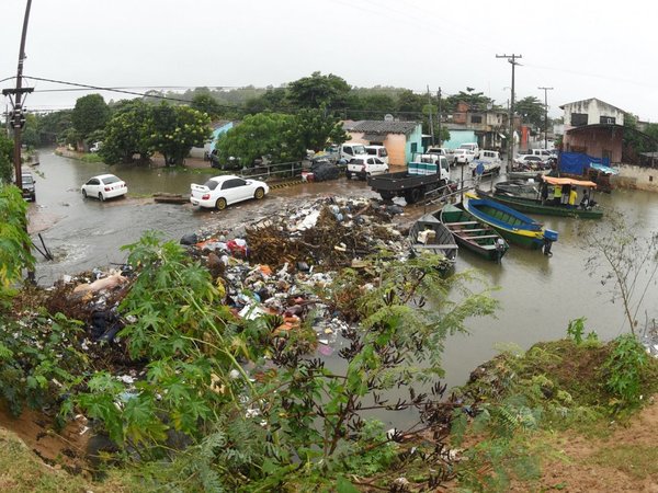 En Asunción, el río se acerca cada vez más al nivel de desastre