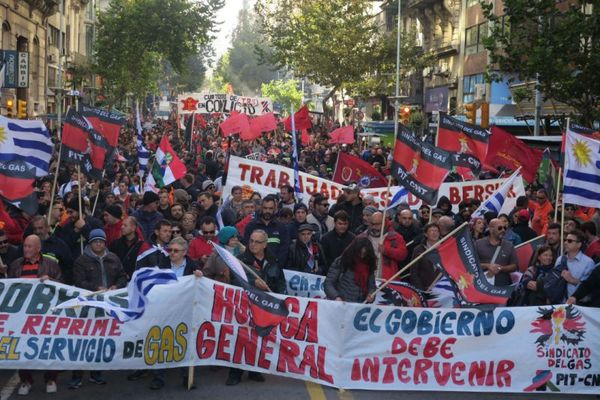 Marcha obrera exige la intervención del Gobierno uruguayo contra Petrobras » Ñanduti