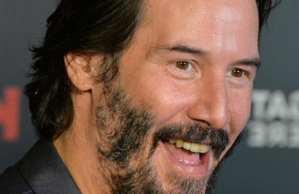 Fan no supo cómo pedirle un autógrafo a Keanu Reeves y el actor lo solucionó comprando un helado - C9N