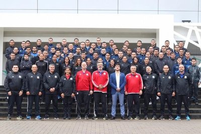 Árbitros APF comienzan a capacitarse en el VAR - Deportes - ABC Color