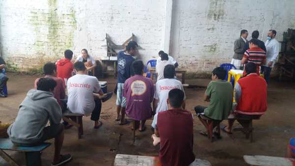 Asisten a indígenas de la penitenciaría de Ciudad del Este - ADN Paraguayo