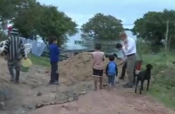 Crecida de las aguas amenaza a familias en Pilar  - C9N