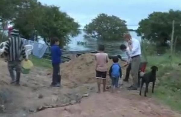 Crecida de las aguas amenaza a familias en Pilar - C9N