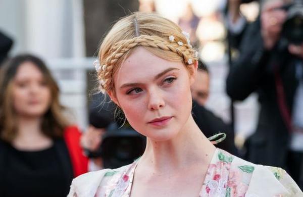 La actriz Elle Fanning se desmayó en Cannes por tener el vestido demasiado ajustado - C9N