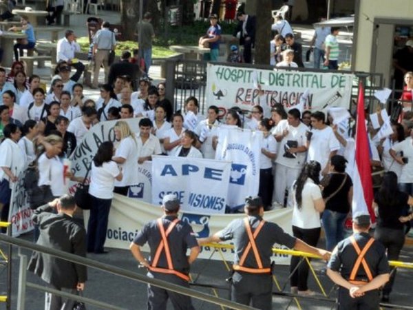 Enfermeros anuncian movilización para el 29 de mayo